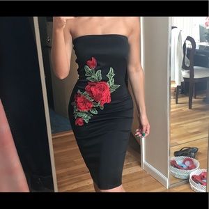 EMBRODIERED ROSE BODYCON DRESS